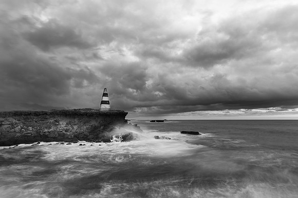Black and White, Obelisk, Robe SA